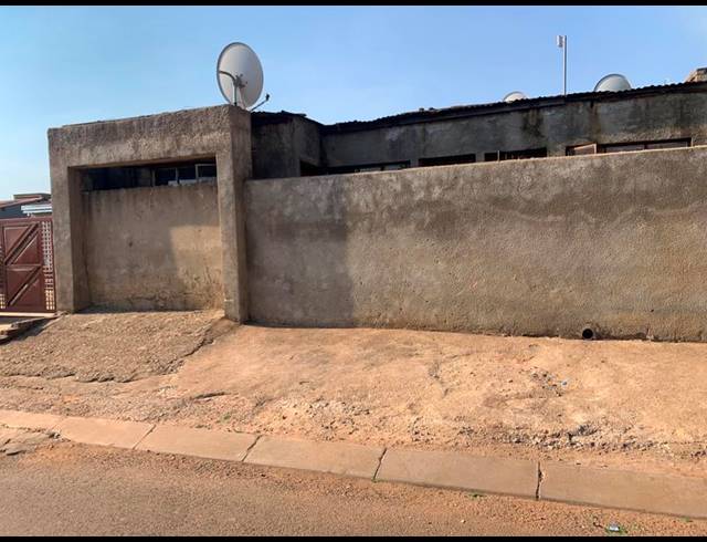 8 BEDROOM HOUSE FOR SALE IN TEMBISA EXT 7